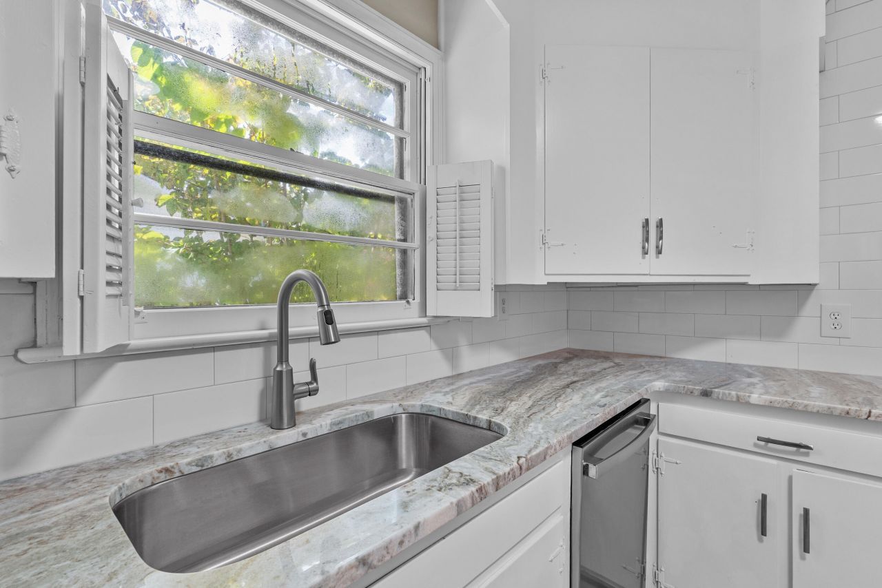 1531 Woodcrest Avenue Photo 9