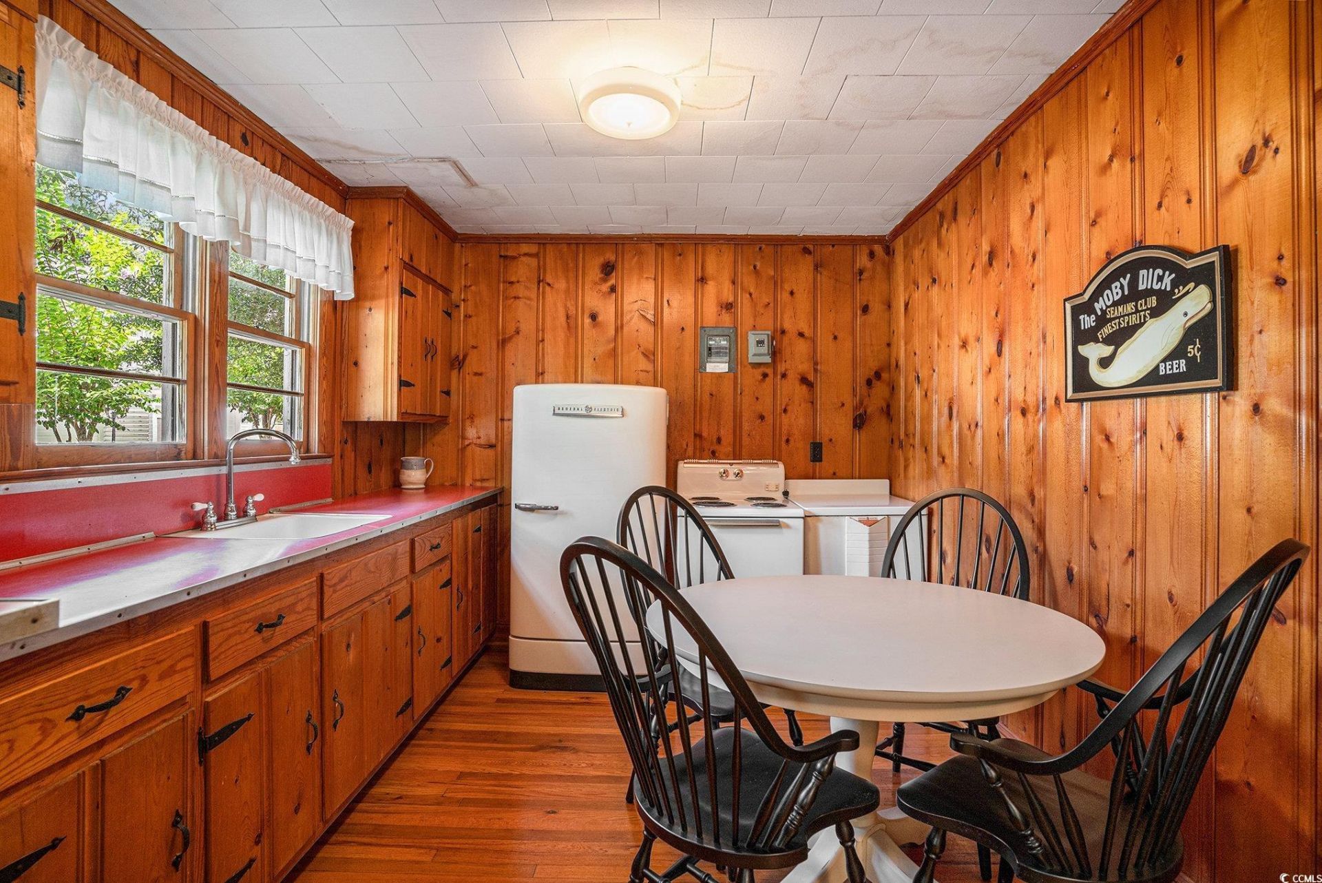 606 Moore St. Photo 22