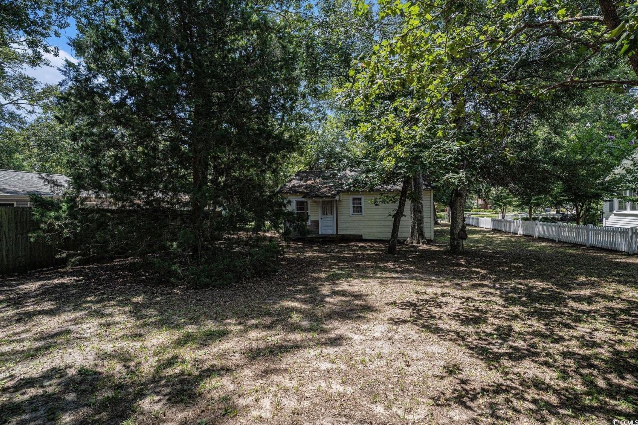 606 Moore St. Photo 32