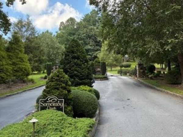 215 Crossvine Trail, Hendersonville, NC 28739