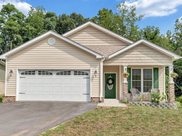 1290 Trafalgar DR, Roanoke, VA 24019