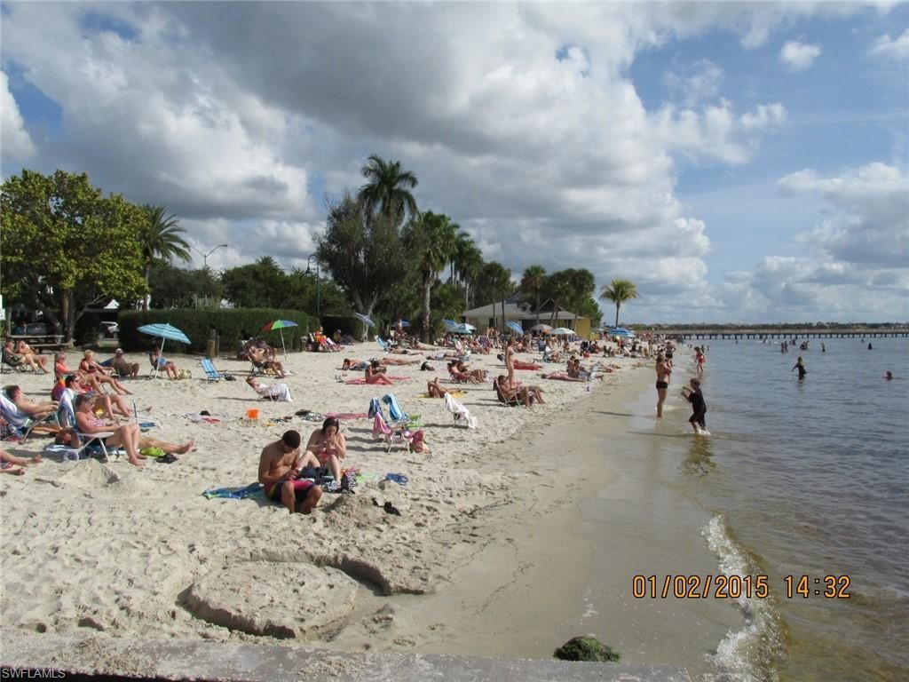 812 Palmetto Pointe Cir, Cape Coral, FL 33991 Photo