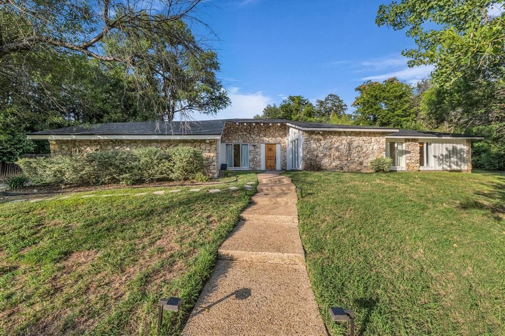 8900 Valley Brook Circle, Woodway, TX 76712 Main Photo