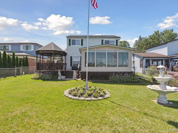 2295 Davista Drive, Highland Twp, MI 48356