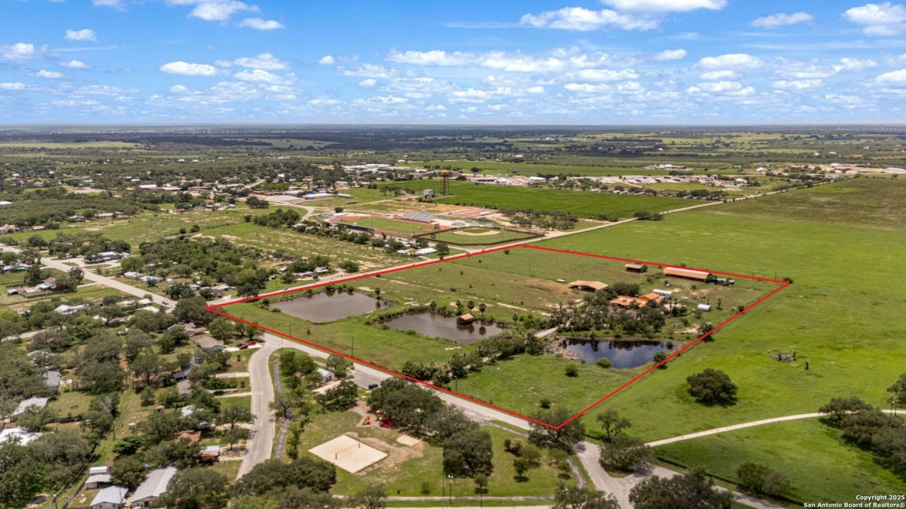 1551 N Windy Knoll, Devine, TX 78016 Main Photo