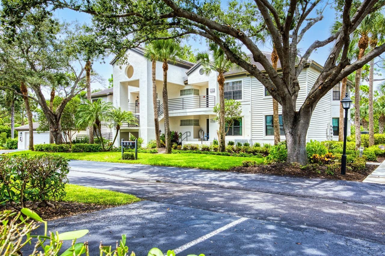 27024 Oakwood Lake Dr, Unit 201, Bonita Springs, FL 34134 Photo