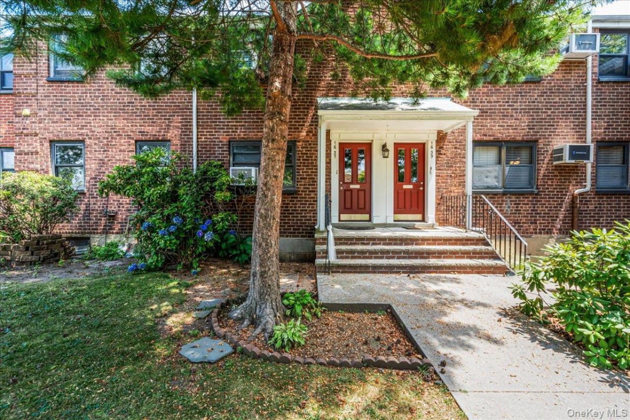 16-37 Utopia Parkway, Unit 2-33, Whitestone, NY 11357 Main Photo