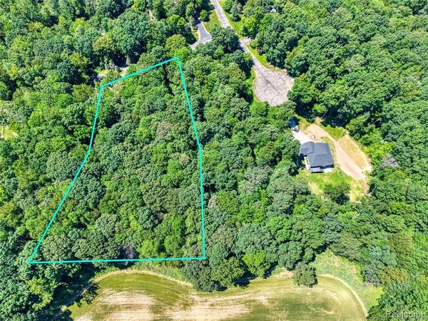 5663 Iosco Mountain Road, Iosco Twp, MI 48137