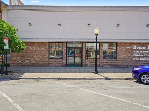 6233 W Cermak Road, Berwyn, IL 60402