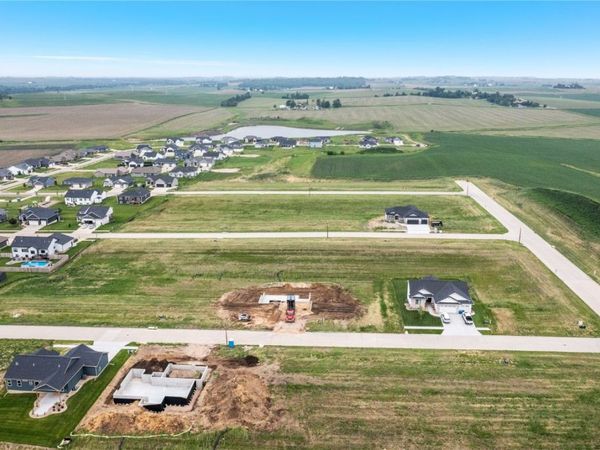 1523 Eagleview Drive, Fairfax, IA 52228