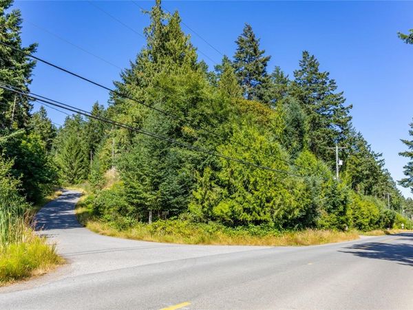 9904 Castle Rd, Pender Island, BC V0N 2M3