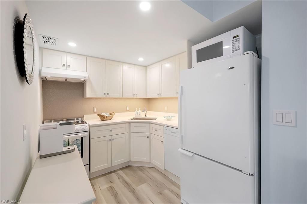 780 10th Ave S, Unit 2, Naples, FL 34102 Photo