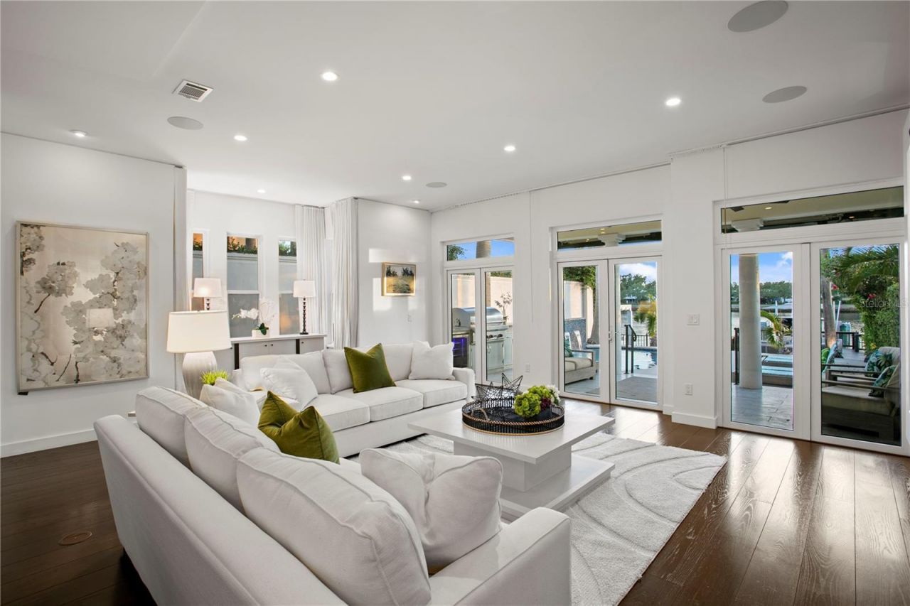 1155 Abbeys Way, Tampa, FL 33602 Photo