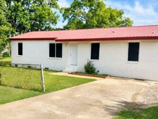 402 E Main, Okolona, MS 38860