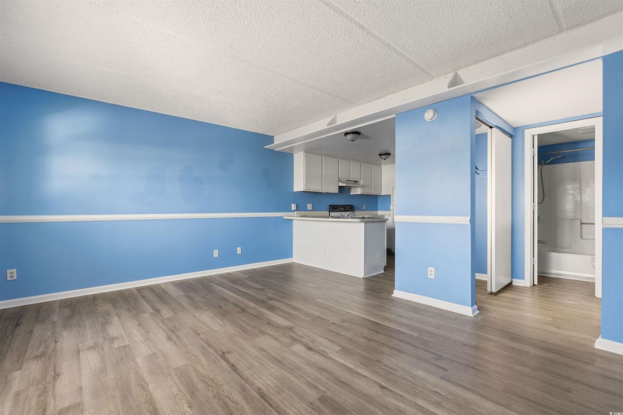 6850 Blue Heron Blvd. Photo 10