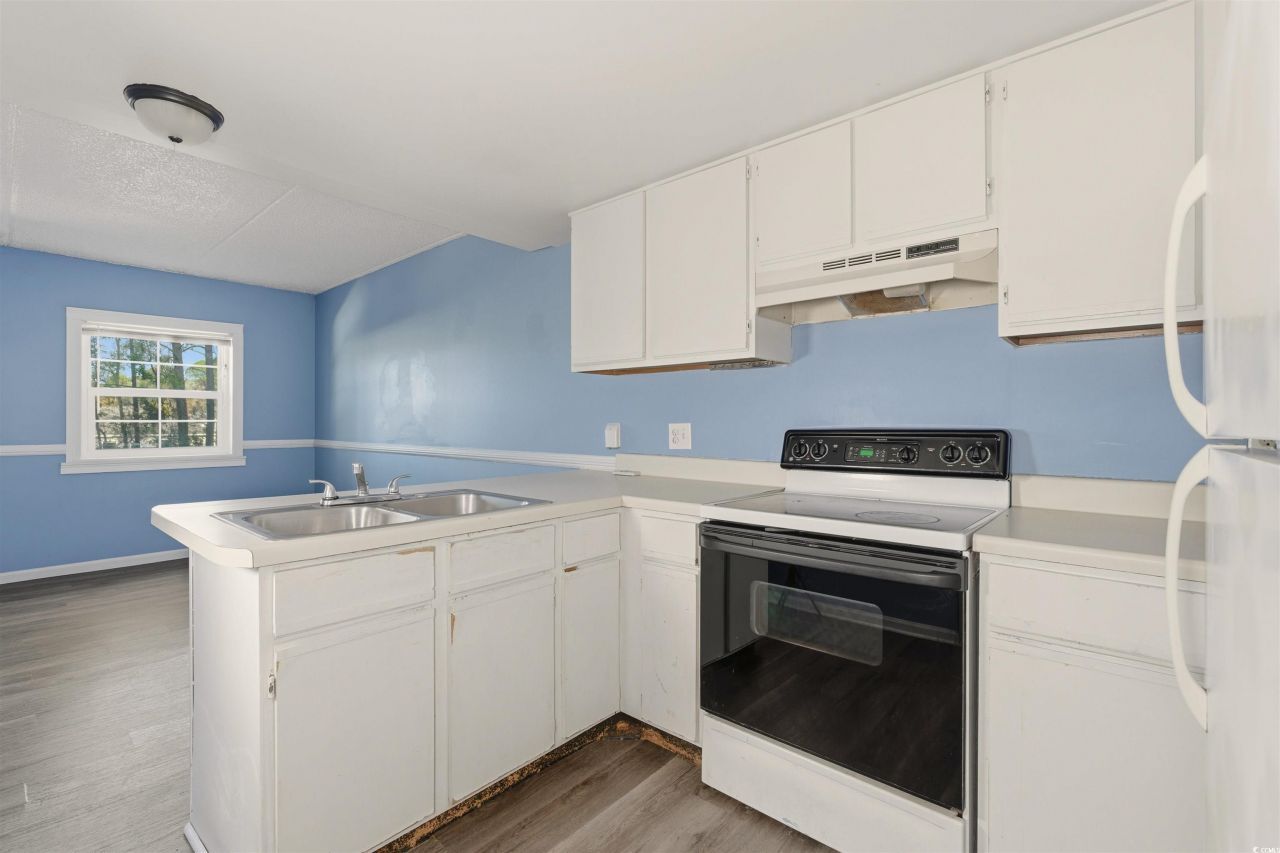 6850 Blue Heron Blvd. Photo 5