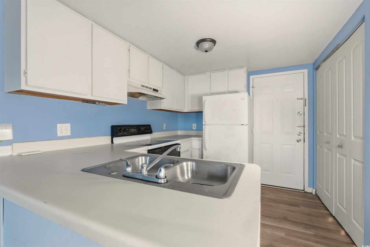 6850 Blue Heron Blvd. Photo 6