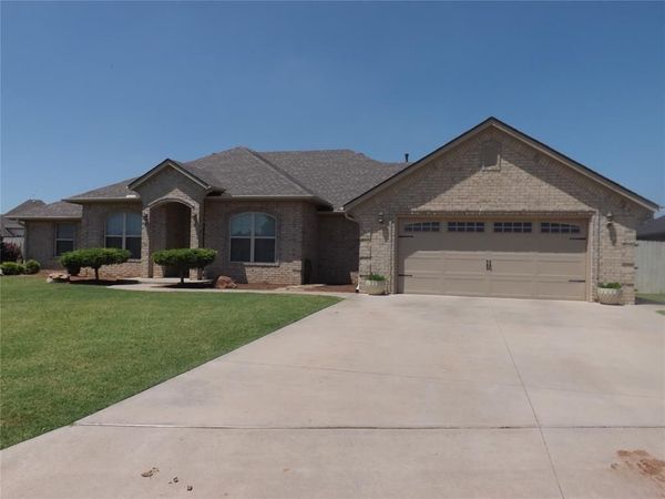 2921 Stephanie Lane, Altus, OK 73521