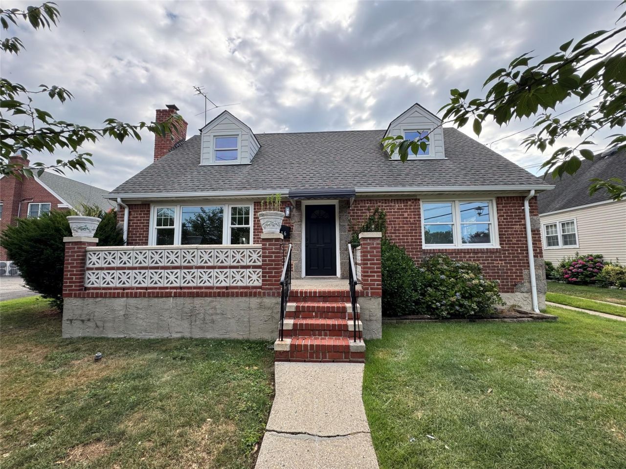 616 William Street, New Hyde Park, NY 11040 Main Photo