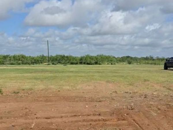 412 County Road 317, Charlotte, TX 78011