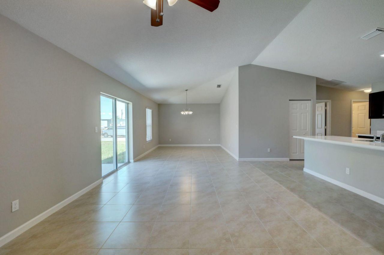 325 SW Ridgecrest Drive, Port Saint Lucie, FL 34953 Photo