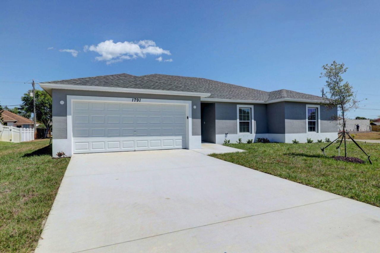 325 SW Ridgecrest Drive, Port Saint Lucie, FL 34953 Photo