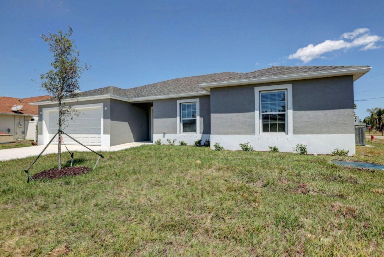 325 SW Ridgecrest Drive, Port Saint Lucie, FL 34953 Photo