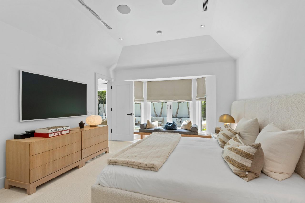 365 Hibiscus Avenue, Palm Beach, FL 33480 Photo