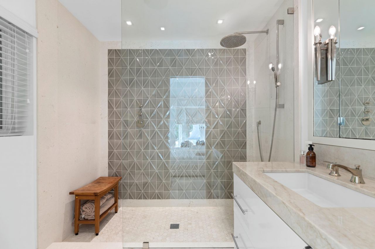 365 Hibiscus Avenue, Palm Beach, FL 33480 Photo