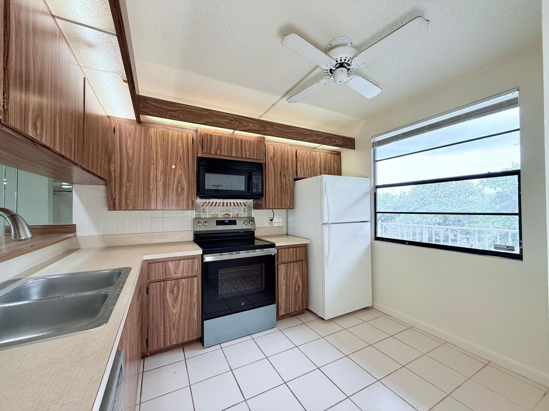 3525 Village Boulevard, Unit 401, West Palm Beach, FL 33409 Photo