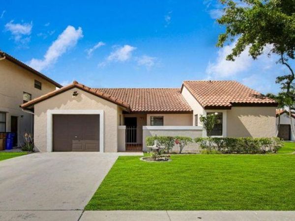 45 Columbia Court, Deerfield Beach, FL 33442