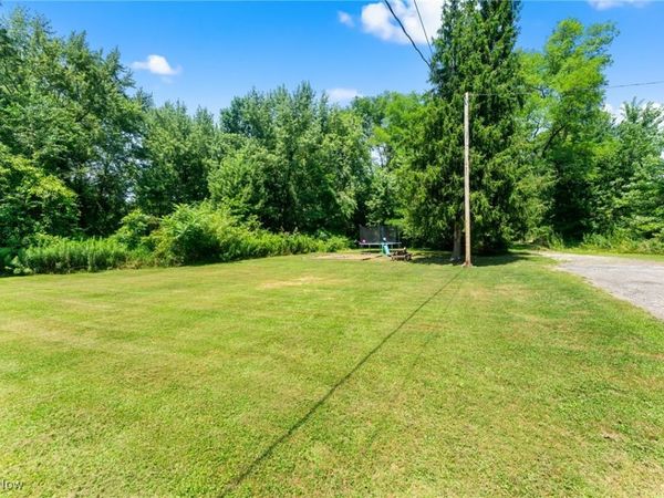 3114 Youngstown Avenue, McDonald, OH 44437