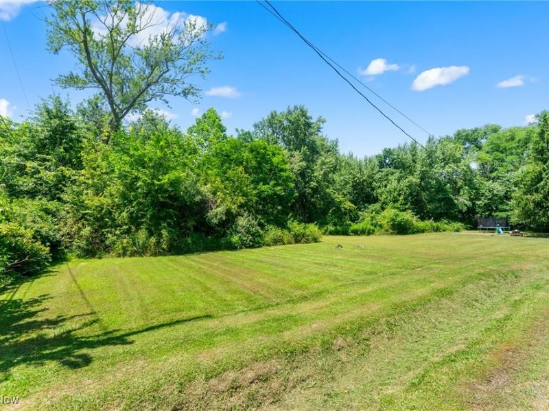 3114 Youngstown Avenue, Mc Donald, OH 44437 Photo 2