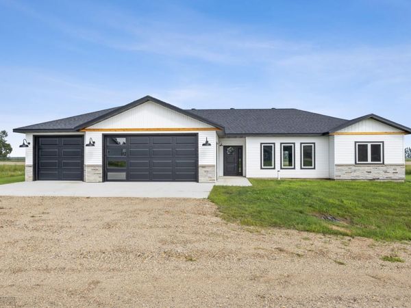 106 Pine Drive, Hankinson, ND 58041