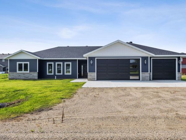 301 Pine Drive, Hankinson, ND 58041