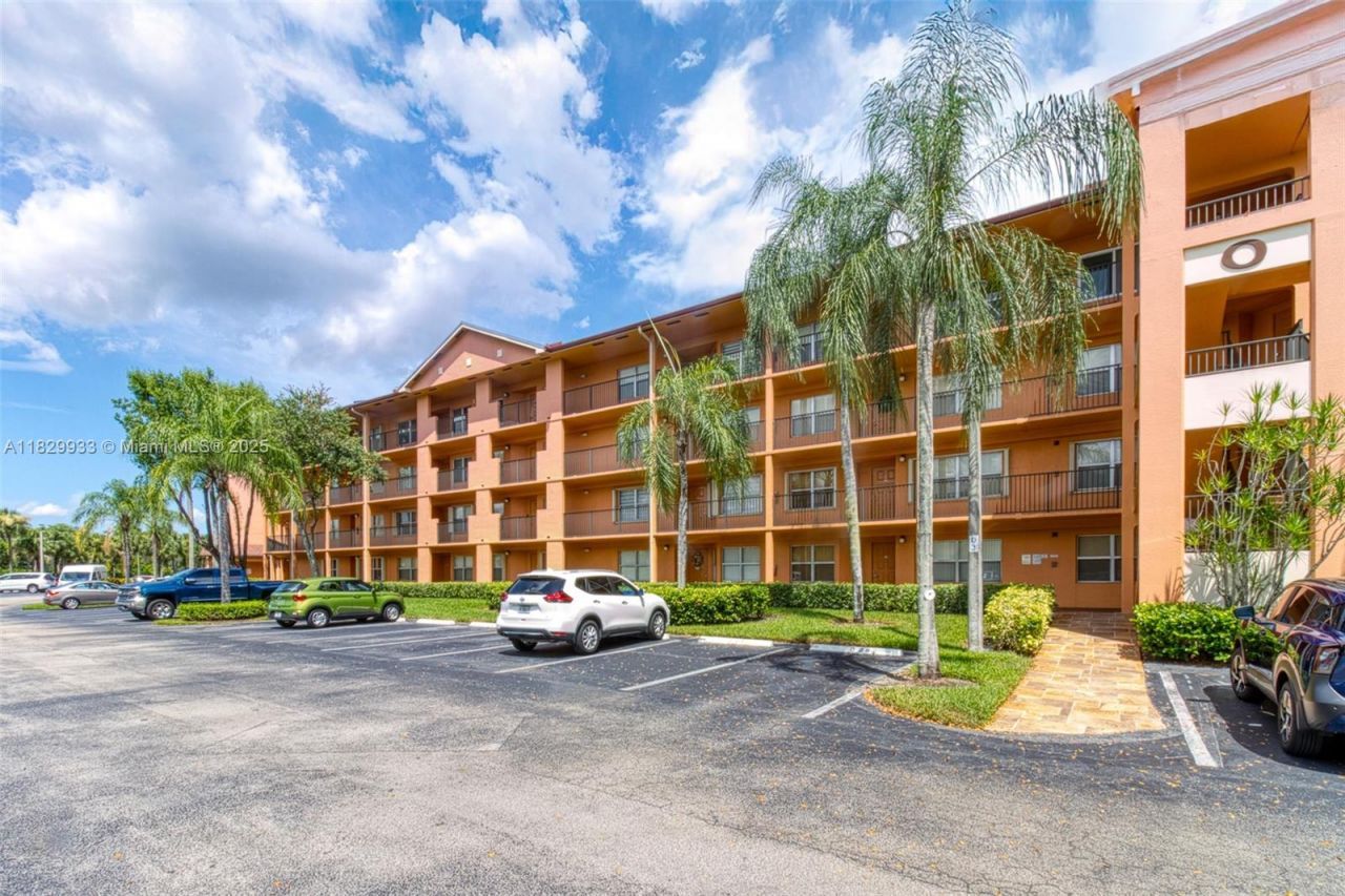 571 SW 142nd Ave, Unit 209O, Pembroke Pines, FL 33027 Main Photo