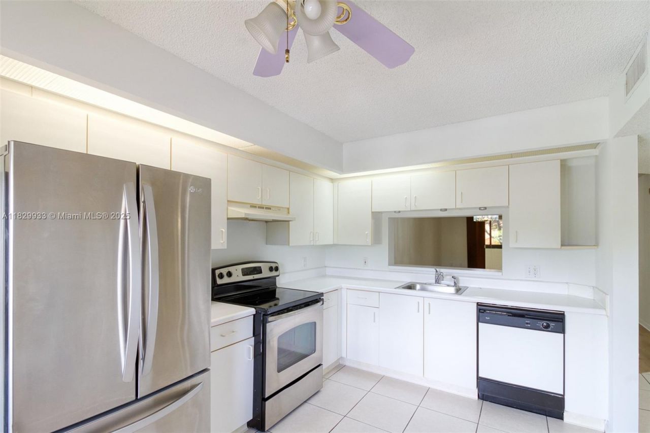 571 SW 142nd Ave, Unit 209O, Pembroke Pines, FL 33027 Photo