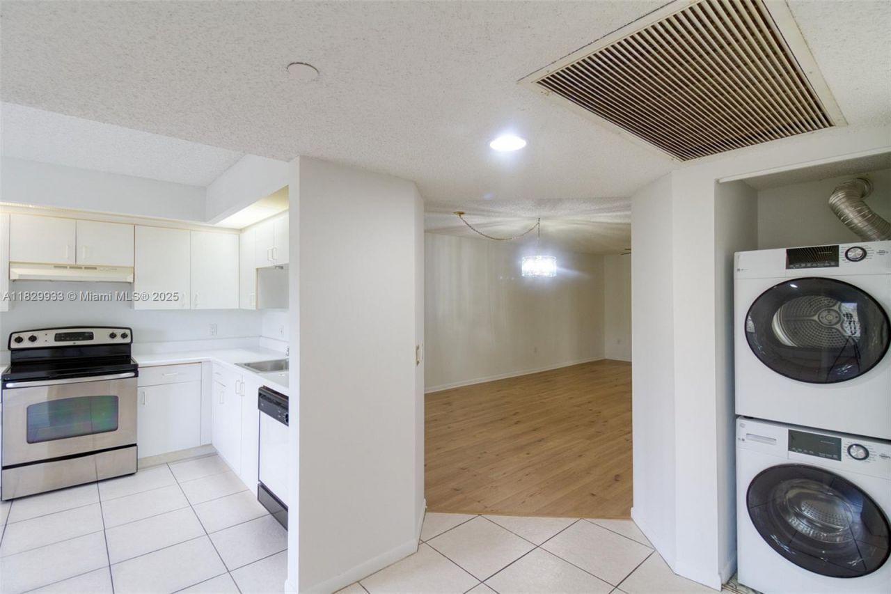 571 SW 142nd Ave, Unit 209O, Pembroke Pines, FL 33027 Photo