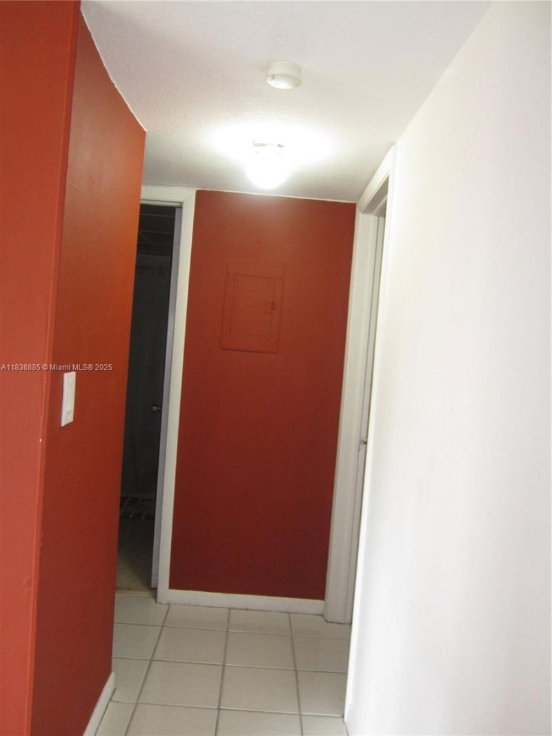 6780 W 2nd Ct, Unit 304, Hialeah, FL 33012 Photo