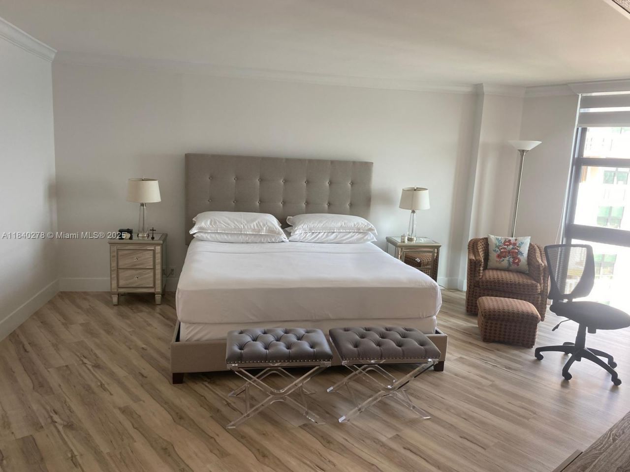 1111 Crandon Blvd, Unit B1107, Key Biscayne, FL 33149 Photo