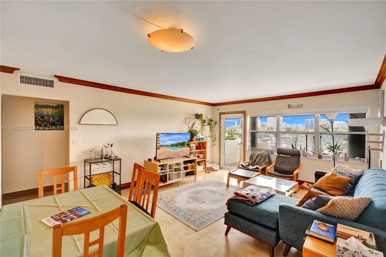 401 Golden Isles Dr, Unit 307, Hallandale Beach, FL 33009 Photo