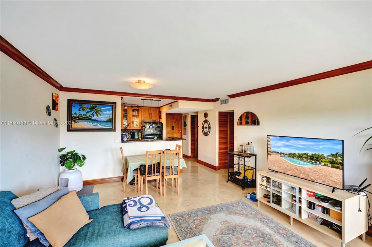 401 Golden Isles Dr, Unit 307, Hallandale Beach, FL 33009 Photo