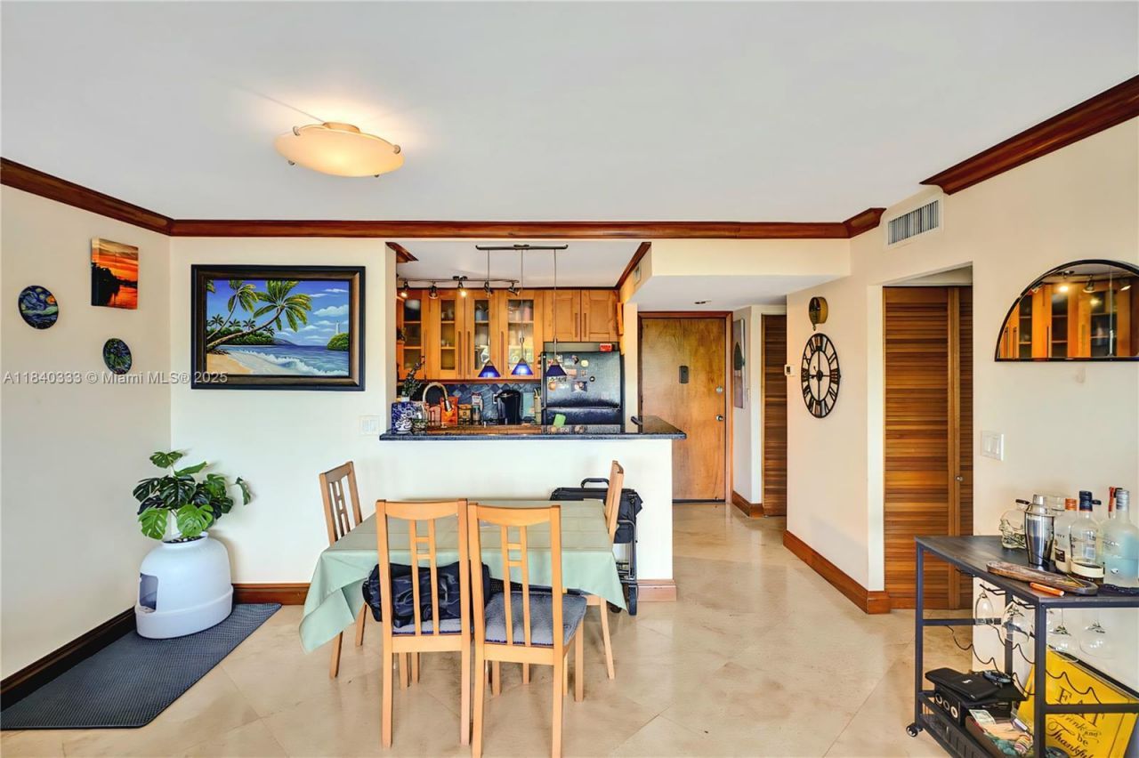 401 Golden Isles Dr, Unit 307, Hallandale Beach, FL 33009 Photo