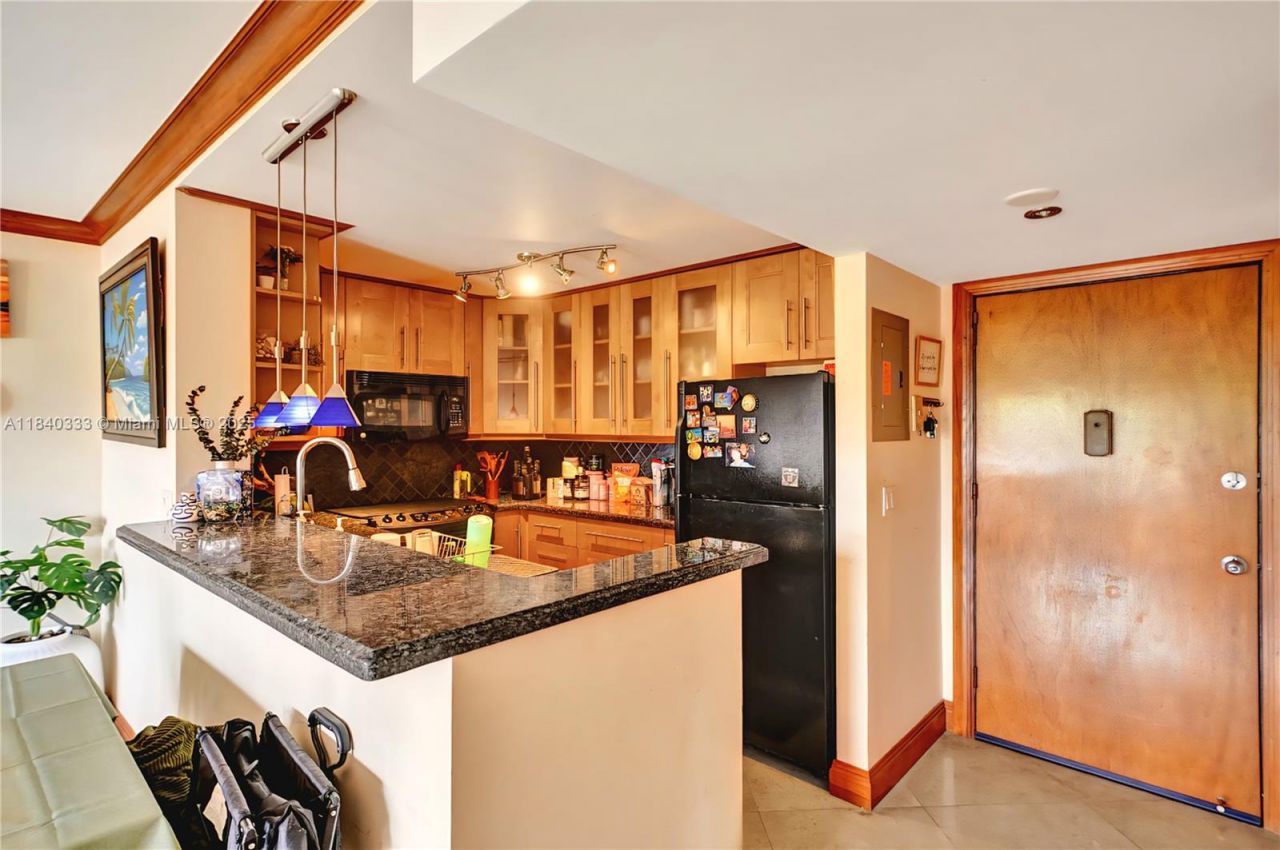 401 Golden Isles Dr, Unit 307, Hallandale Beach, FL 33009 Photo