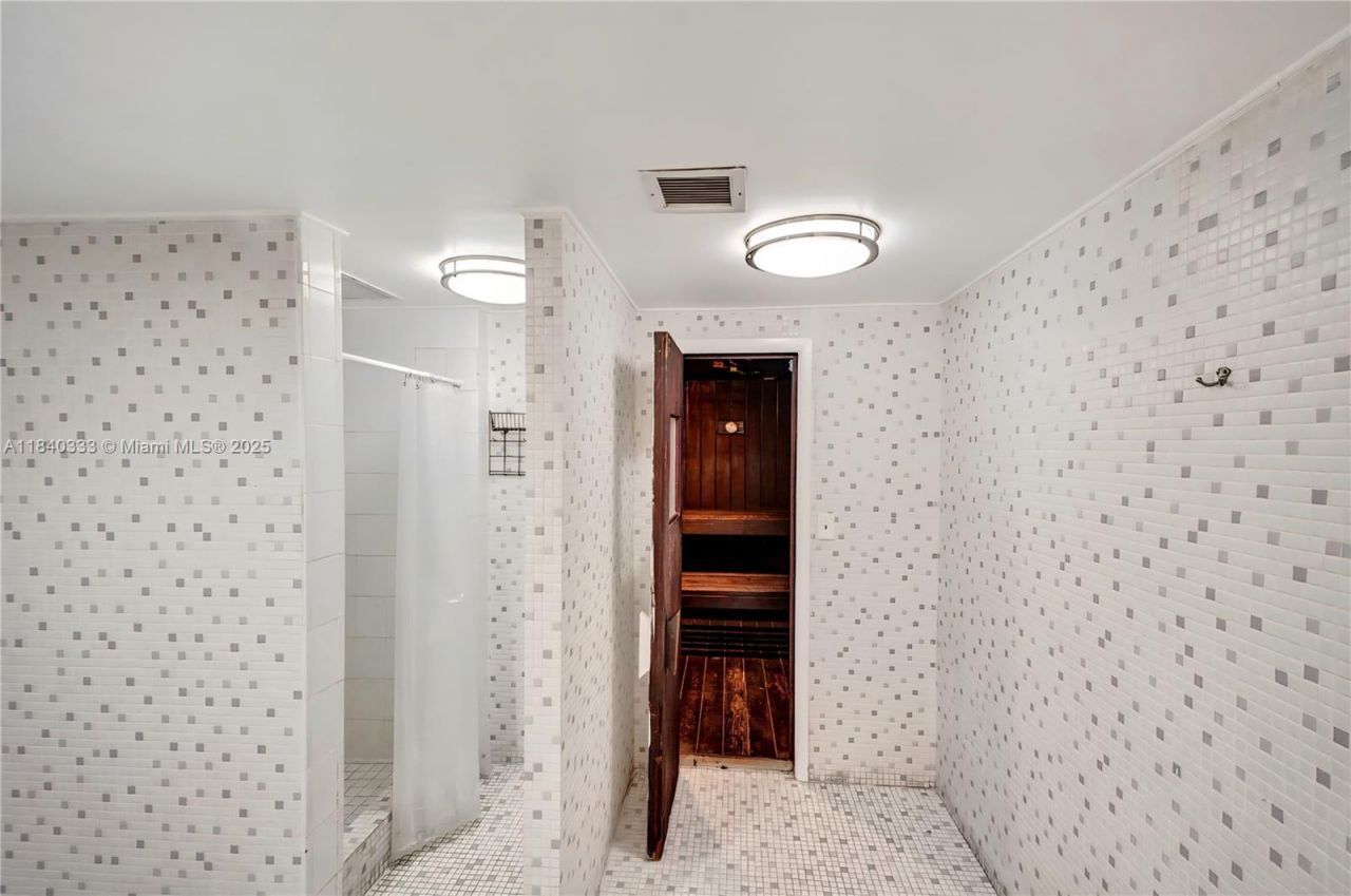 401 Golden Isles Dr, Unit 307, Hallandale Beach, FL 33009 Photo