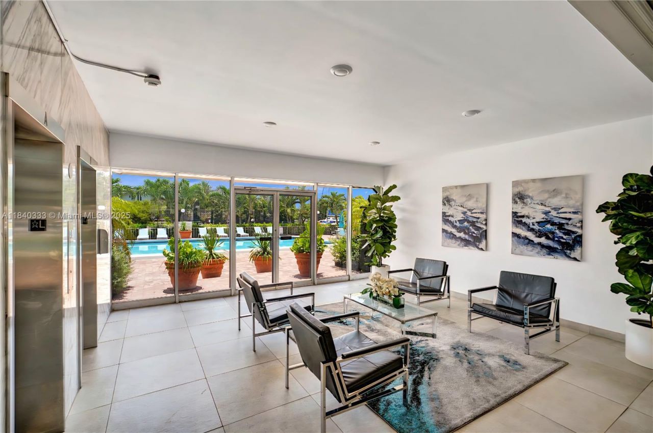 401 Golden Isles Dr, Unit 307, Hallandale Beach, FL 33009 Photo