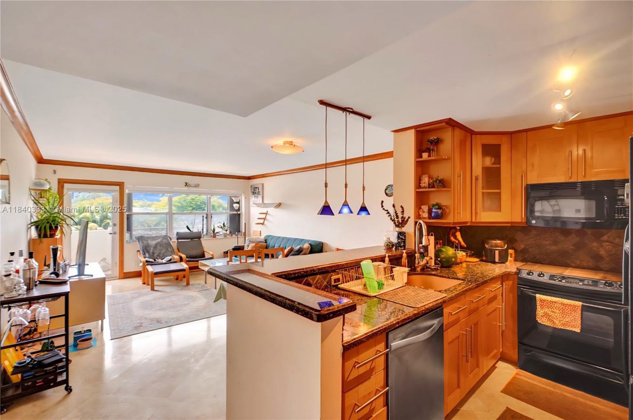 401 Golden Isles Dr, Unit 307, Hallandale Beach, FL 33009 Photo