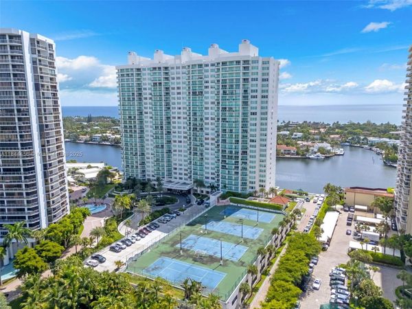 20201 E Country Club Dr, Unit 2808-2809, Aventura, FL 33180