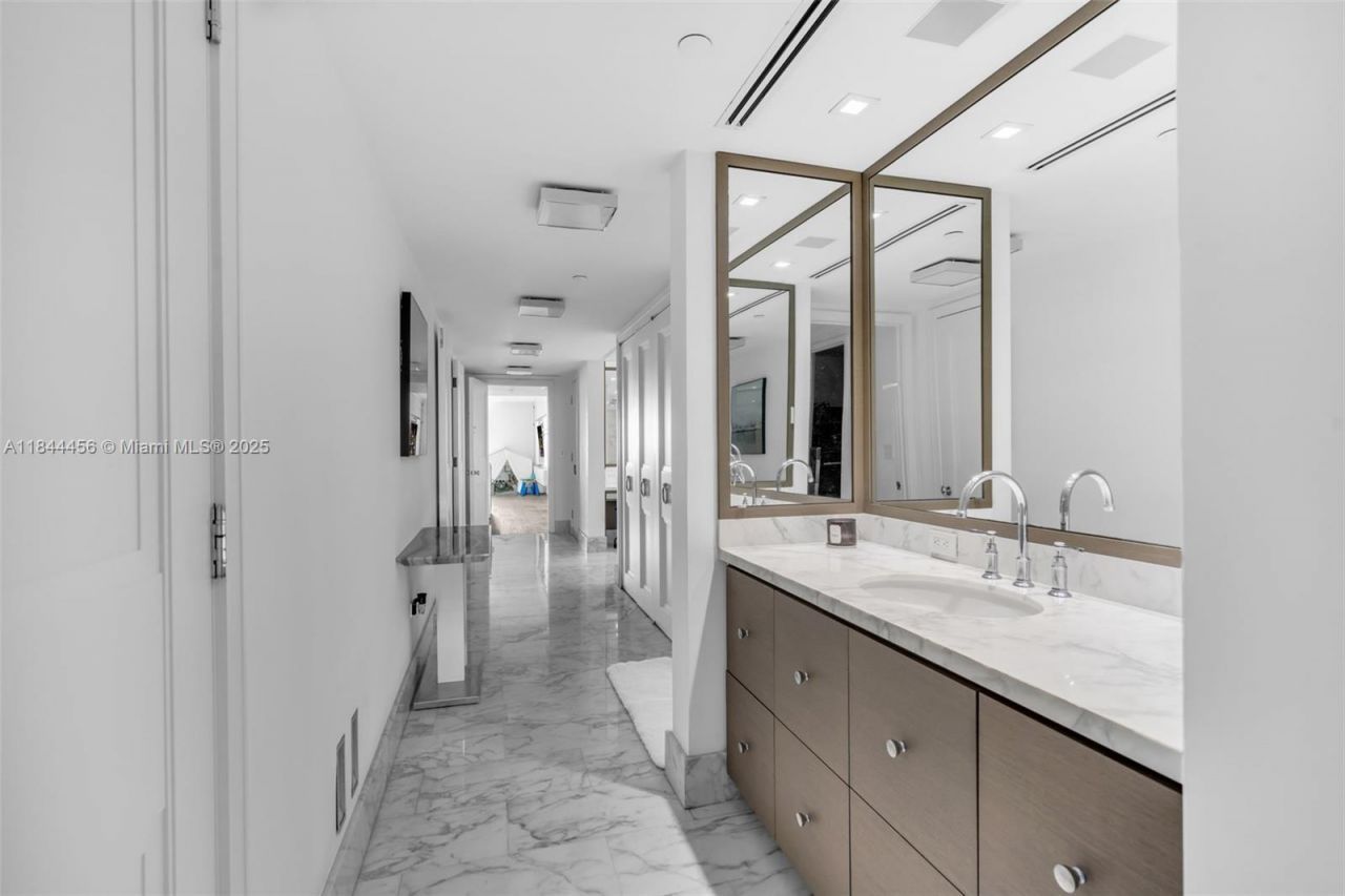 20201 E Country Club Dr, Unit 2808-2809, Aventura, FL 33180 Photo