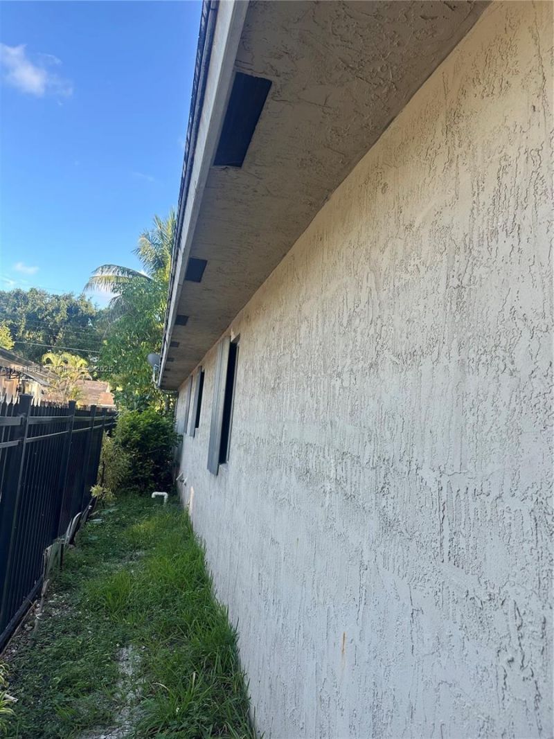 1845 NW 44th St, Miami, FL 33142 Photo